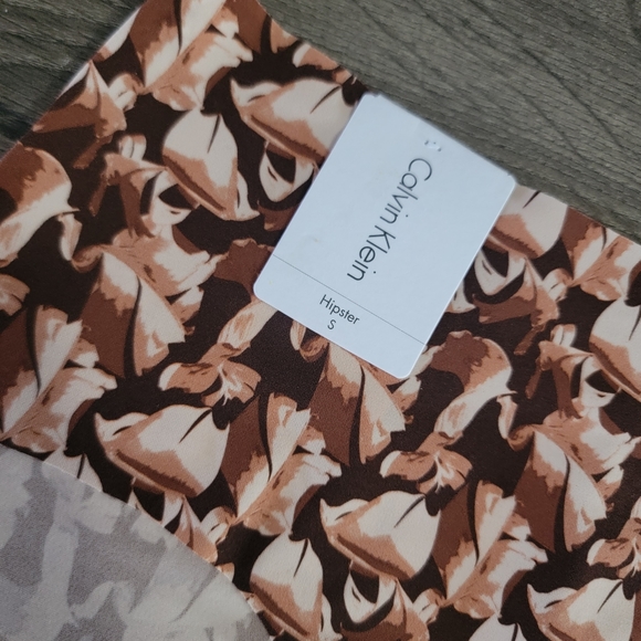 Women's Calvin Klein panties size S NWT - Picture 2 of 4